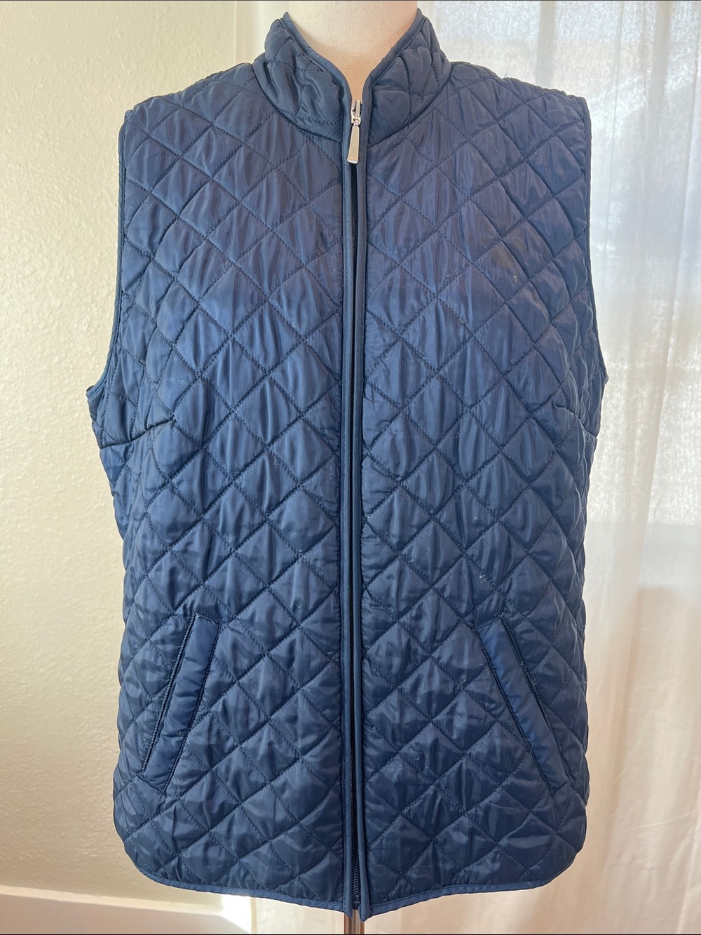 Karen Scott Quilted Navy Sleeveless Vest. Size L. Callout
